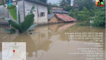 Banjir Jakarta: Sebagian Atap Rumah Warga Cililitan Terendam