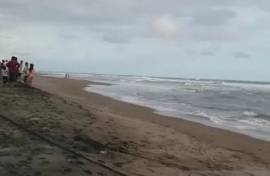 Seorang Mahasiswa Hilang Usai Terseret Ombak di Pantai Cikaso Garut