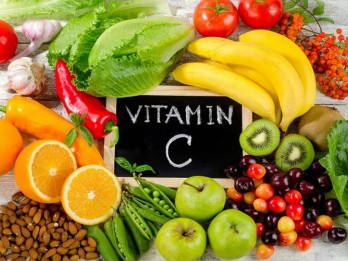 Vitamin C Disebut Tak Signifikan Kurangi Gejala Covid-19. Bagaimana Vit. D?