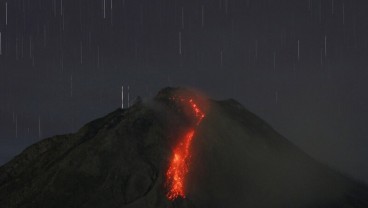 Gunung Sinabung Meluncurkan Awan Panas dan Lava Pijar