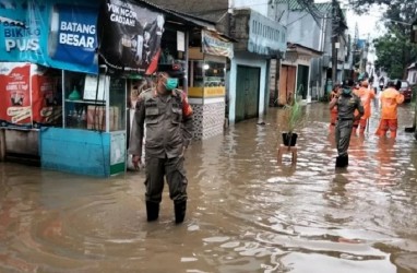 Banjir Jakarta: Tiga Pintu Air Siaga II, Warga Diminta Waspada