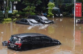 Cara Mengatasi Mobil yang Terendam Banjir