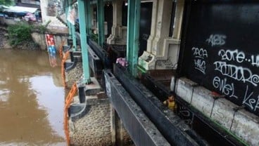 INFO BANJIR JAKARTA: Pukul 21.00 WIB, Pintu Air Angke Hulu Siaga 1