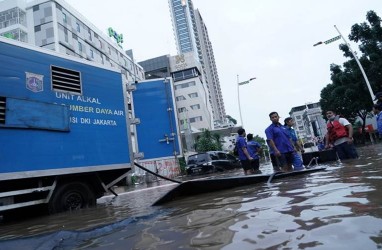 Banjir Jakarta: Singgung Depok, Anies Pastikan Jalan Ibu Kota Kembali Normal