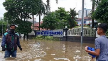 Banjir Jakarta: Genangan Sekitar Angke Belum Surut dalam 6 Jam