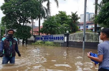 Banjir Jakarta: Genangan Sekitar Angke Belum Surut dalam 6 Jam
