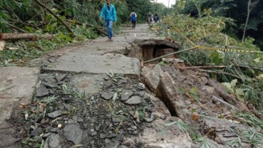 Jalur Lingkar Barat Dikepung Pergerakan Tanah, Warga Sukasari Kembali Terisolasi