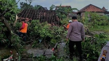 Puting Beliung Rusak 171 Rumah di Demak