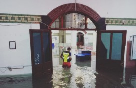Stasiun Tawang di Semarang Kebanjiran, Penumpang KA Dialihkan
