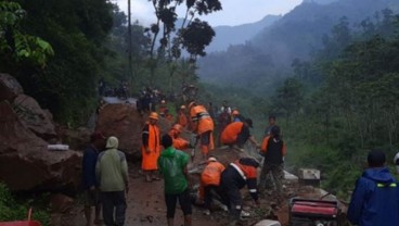 Longsor,  Jalan di Desa Rahtawu Kudus Tertutup