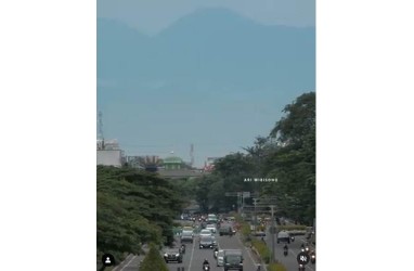 Panorama Gunung Gede Pangrango Kembali Terlihat dari Kemayoran 