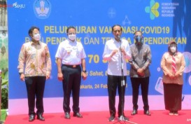 Jokowi Targetkan Vaksinasi 5 Juta Guru Rampung Juni 2021