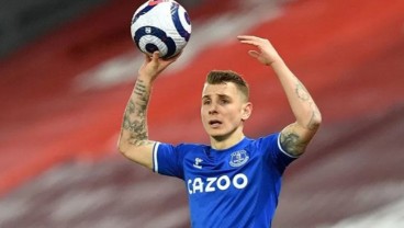 Lucas Digne Perkuat Everton hingga Pertengahan 2025