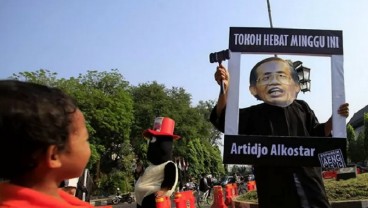 Hoegeng, Artidjo, Siapa Lagi Orang Jujur yang Tersisa?