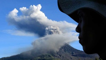 Gunung Sinabung Semburkan Awan Panas, Penerbangan Aman?