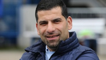 Dimitrios Grammozis Pelatih Kelima Schalke 04 Musim Ini