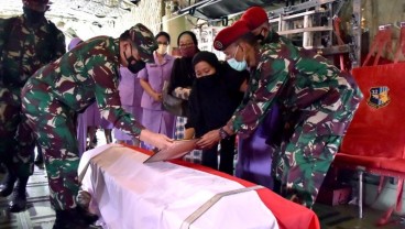 Jenazah Prajurit TNI yang Gugur di Poso Dimakamkan di TMP Pekanbaru