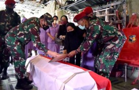 Jenazah Prajurit TNI yang Gugur di Poso Dimakamkan di TMP Pekanbaru