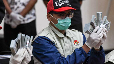 Jaksa KPK Cecar Pejabat Kemensos Soal Bagi Jatah Paket Bansos