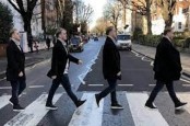 Wow, Papan Penunjuk Jalan Legendaris Abbey Road Laku Rp700 Jutaan