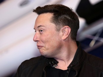 Saham Merosot, Bos Tesla Elon Musk Kehilangan Kekayaan Rp388 Triliun