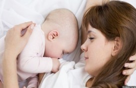 Ibu Menyusui Positif Covid-19, Amankah bagi Bayi?