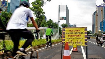 Pengendera Motor Terobos Jalur Sepeda Buatan Anies Didenda Rp500 Ribu