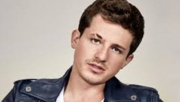 Malam Ini, Charlie Puth Live di Mola & Chill Fridays