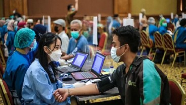 Vaksinasi Dosis Kedua Buat Tenaga Kesehatan Tembus 80,59 Persen