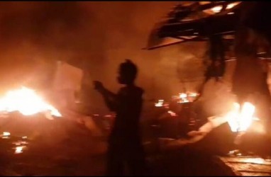 Pasar Tradisional Campurdarat Tulungagung Terbakar