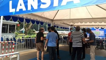 Lansia Non-DKI Apresiasi Layanan Vaksinasi Covid-19 di Istora Senayan