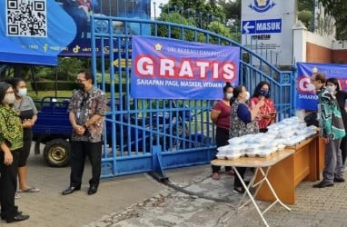 Jaga Imun, Kampus UKI Sediakan Sarapan dan Vitamin Gratis Buat Warga