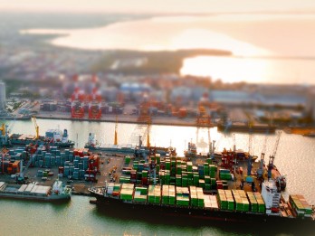 FASILITAS DERMAGA : Pelindo III Perbanyak Layanan Listrik di Pelabuhan