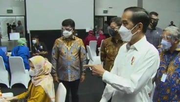 Jokowi Sebut Pesantren di Jatim Siap Gunakan Vaksin Astrazeneca