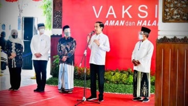 Disaksikan Jokowi, Ketua MUI Jatim Disuntik Vaksin AztraZeneca