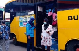 Vaksinasi Lansia, Kelurahan Rawamangun Sediakan Lima Bus Sekolah