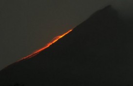 Gunung Merapi Luncurkan Guguran Lava Pijar 9 Kali, Capai 1 Km