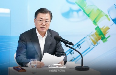 Akhirnya, Presiden Korea Selatan Disuntik Vaksin Covid-19 AstraZeneca