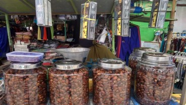 Penjual Buah Kurma di Semarang Mulai Semarak