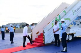 Kunker ke Malut, Jokowi Resmikan Terminal Bandara Kuabang dan Tinjau Vaksinasi