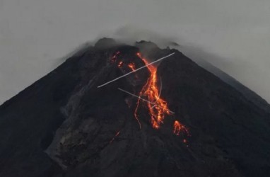 Pagi Ini, Merapi Luncurkan Guguran Lava Pijar Sejauh 700 Km