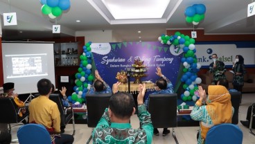 Rayakan HUT Ke- 57, Bank Kalsel Gelar Syukuran dan Potong Tumpeng