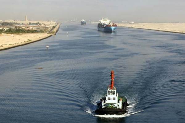 Terusan Suez Masih Macet, Sebabkan Harga Minyak Terus Naik