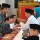 Ekonom Bahana: Potong Gaji PNS untuk Zakat Bisa Kurangi Ketimpangan