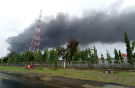 Hingga Selasa Siang, Api di Kilang Minyak Balongan Belum Padam