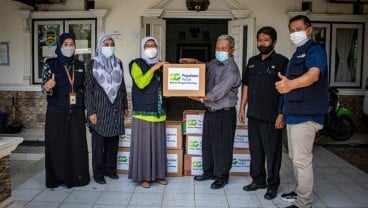 Senyum Warga Purwakarta Terdampak Bencana Terima Bantuan Pegadaian