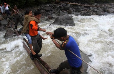 Diterjang Banjir, Jembatan Benenai di NTT Nyaris Ambruk