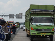 Puncak Arus Balik Libur Paskah, Truk Besar 'Dipaksa' Keluar dari Tol Cipali