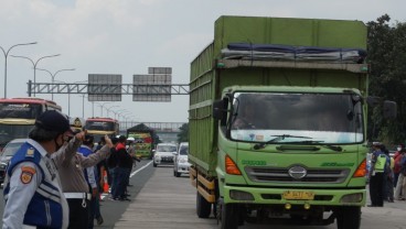 PEMBATASAN DI JALAN TOL : Pengusaha Truk Minta Solusi Terbaik