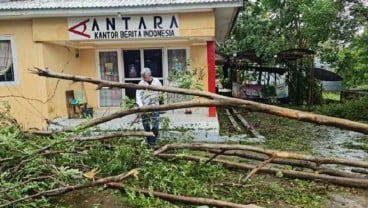 Gus Yaqut Minta ASN Kemenag Aktif Bantu Warga Terdampak Bencana di NTT